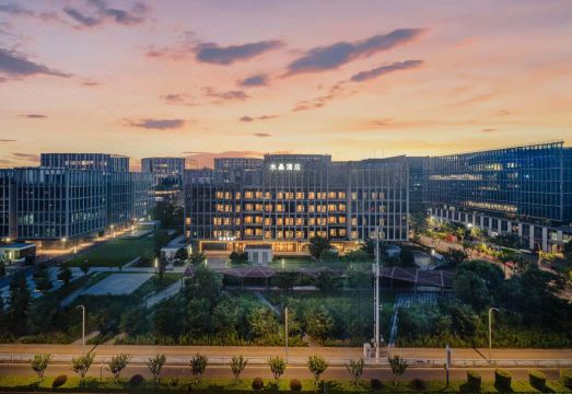 Crystal Orange Hotel — modern and minimalist Chinese chain hotel