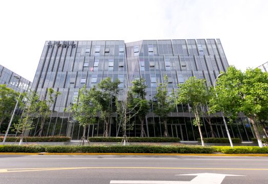 JI Hotel Hongqiao — the budget pick, compact but spotless